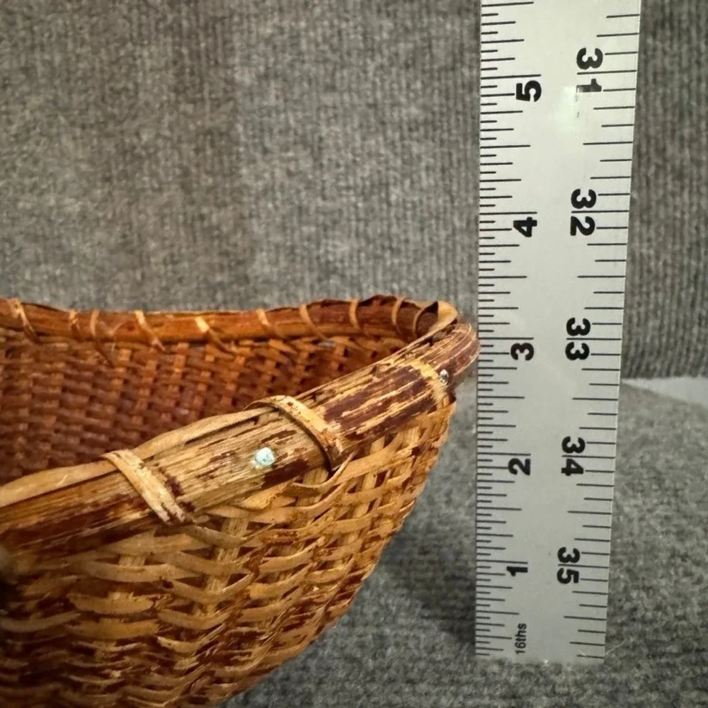 Vintage Nantucket Handwoven Wicker Basket Oval Penny Scalloped Rim 8 Inch